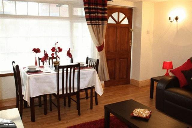Robertsbridge Retreat At Cornhill Self Catering Apartments Rom bilde